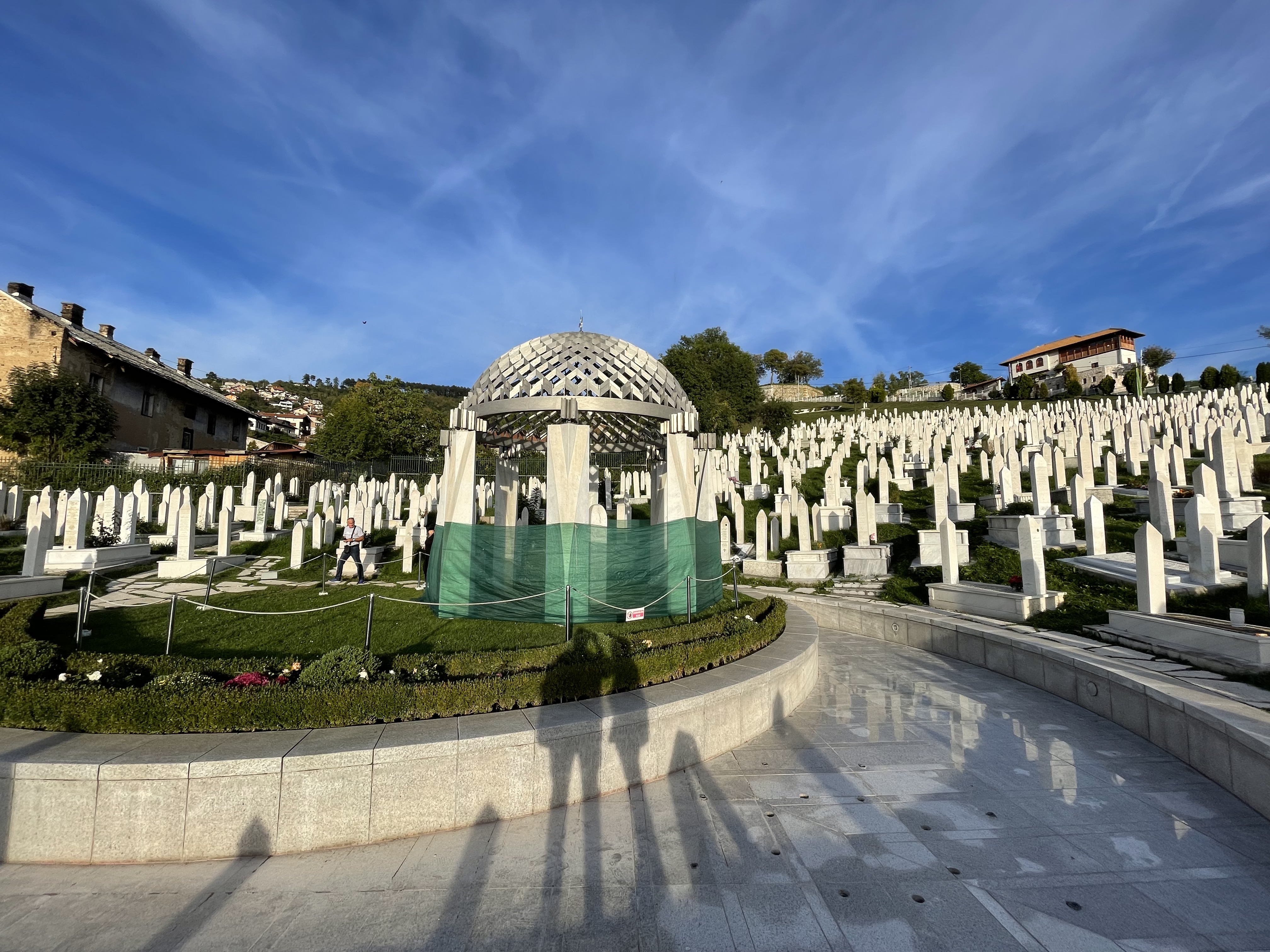 Aliya'nın kabrini ve Bosna şehitlerini ziyaret etmeyi ihmal etmedik.