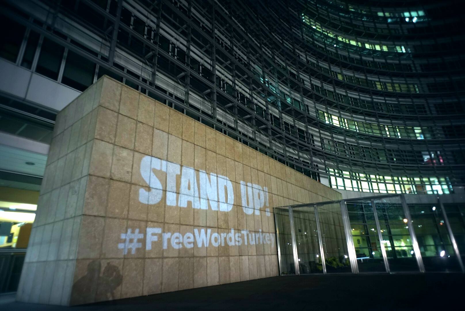 Brüksel AB Komisyonu 15 Temmuz darbe girişimi sonrasında pixelhelper'ın organizasyonu