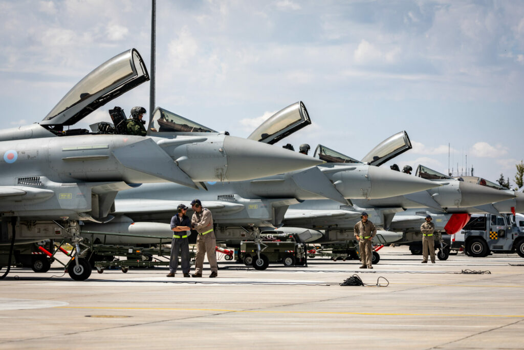 İngiliz Eurofighter Typhoon savaş uçakları Konya semalarında süzüldü